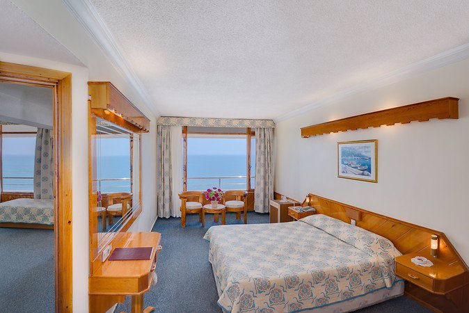 Семейный номер с видом на море